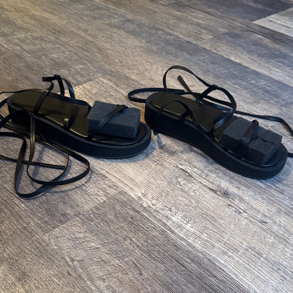 Abercrombie and Fitch Women's Strappy Black Sandals - Picture 3 of 6